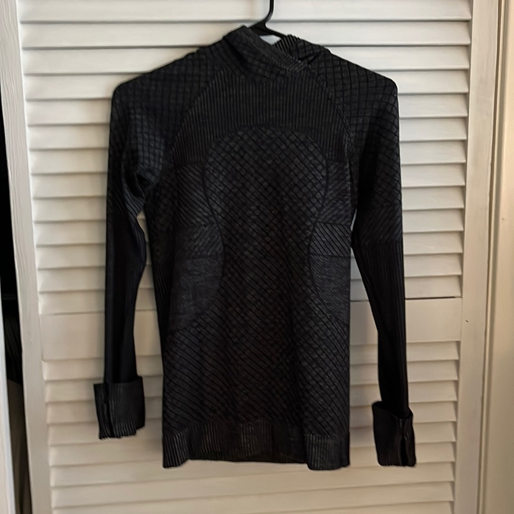 Lululemon long sleeve hooded shirt